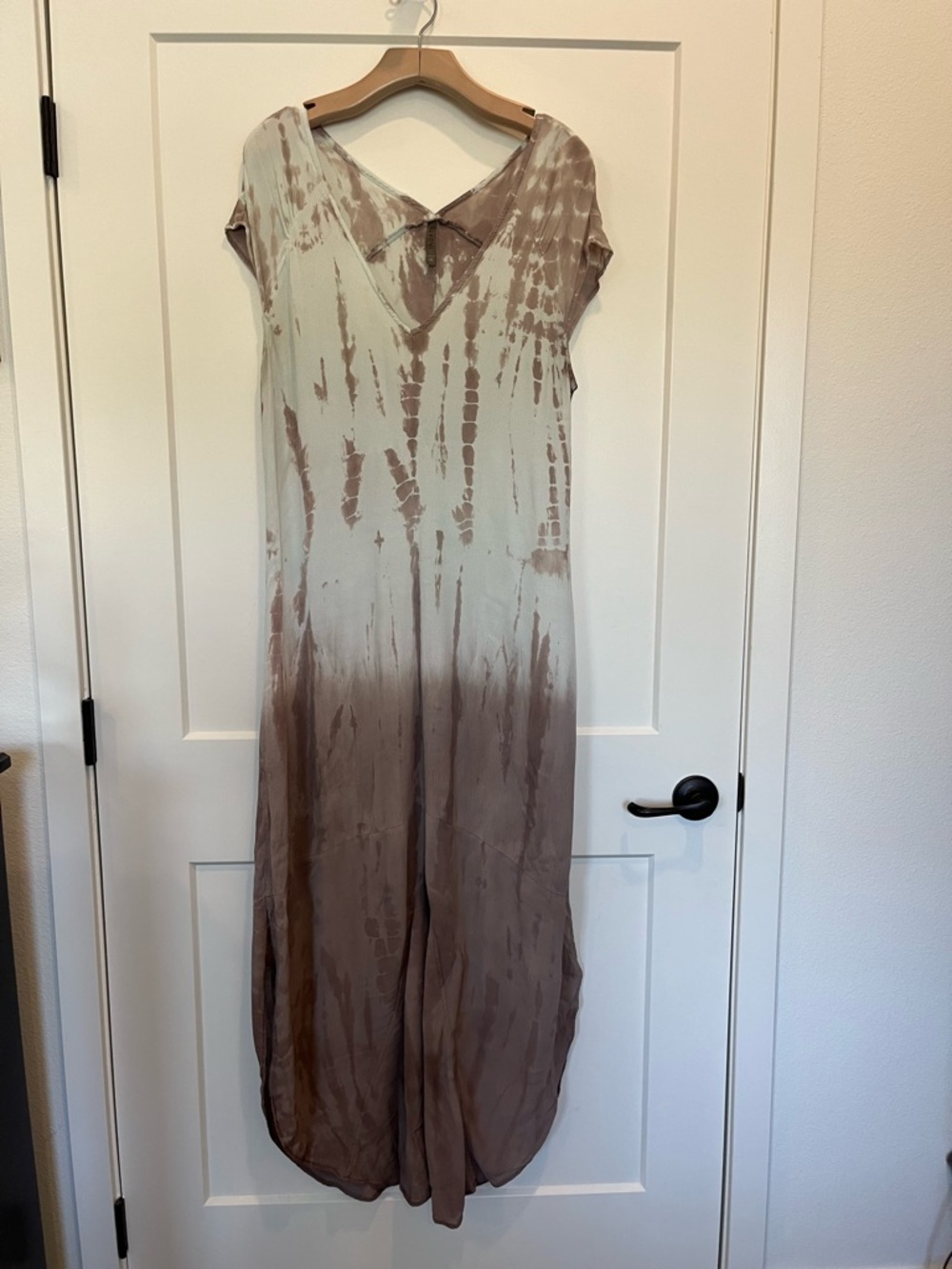XCVI Tie Dye Maxi Dress Deep V Neck Boho Chic Festival Resort Vacation sz M